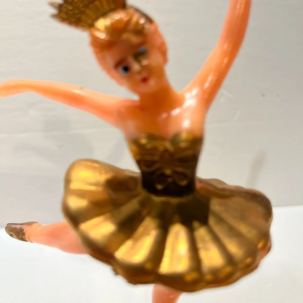 1970’s vintage ballerina cake topper, color: Gold.